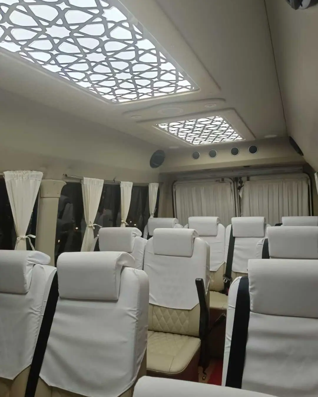 9 Seater Luxury Tempo Traveller